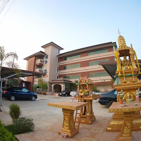 Hotel Baan Sanpoom Phitsanulok Esterno foto