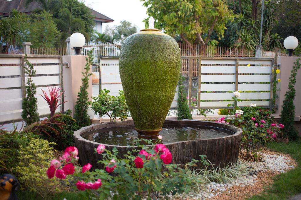 Hotel Baan Sanpoom Phitsanulok Esterno foto