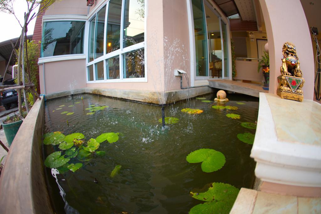 Hotel Baan Sanpoom Phitsanulok Esterno foto