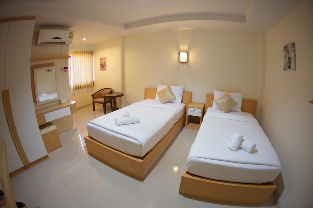 Hotel Baan Sanpoom Phitsanulok Esterno foto