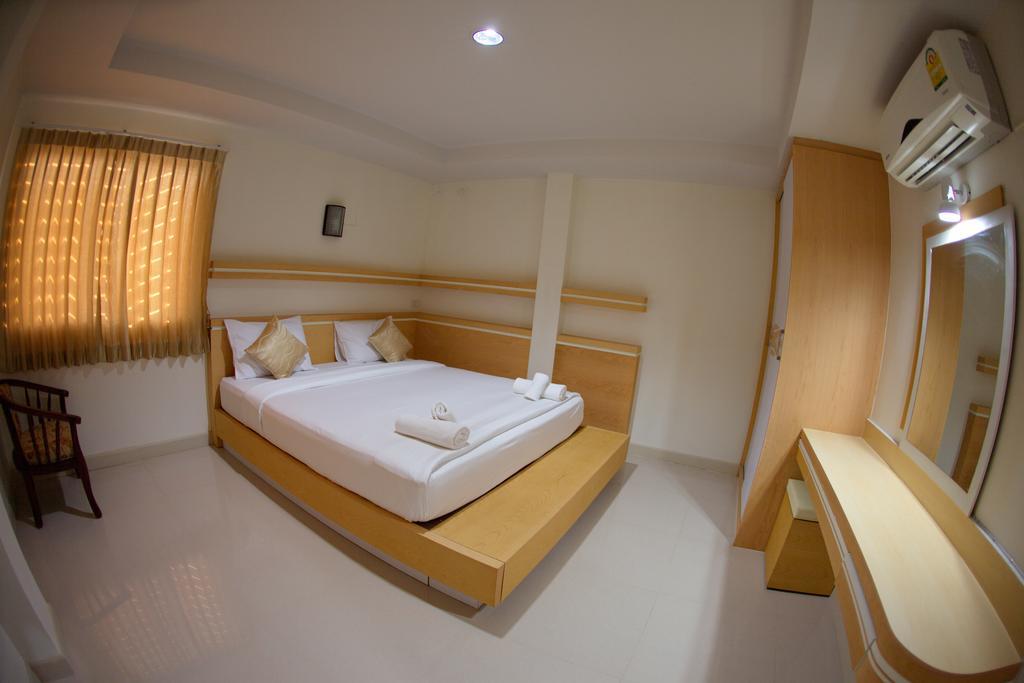Hotel Baan Sanpoom Phitsanulok Esterno foto
