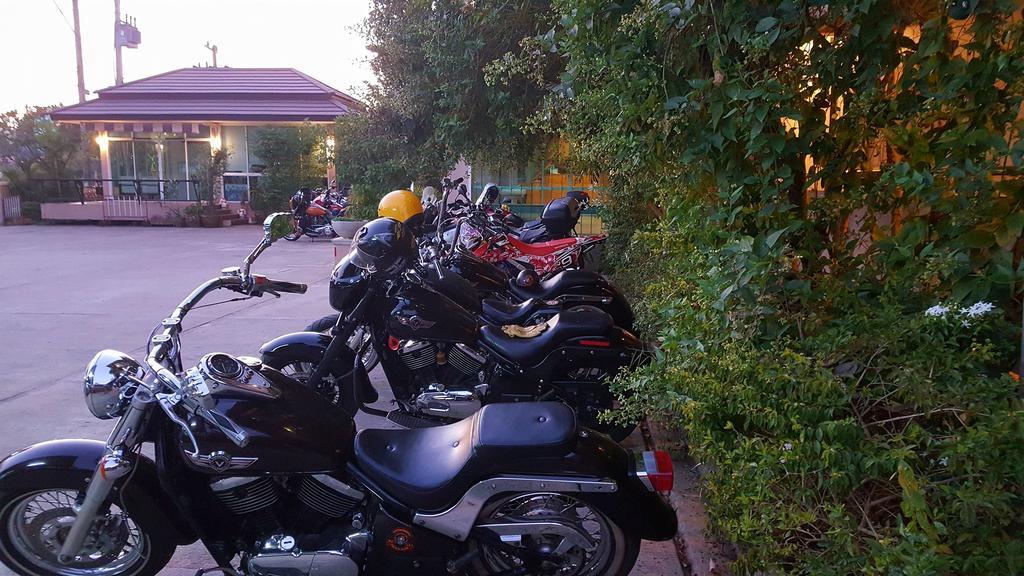 Hotel Baan Sanpoom Phitsanulok Esterno foto